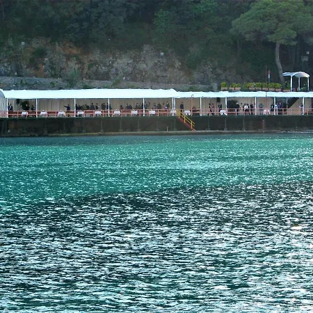 With A Stunning Sea View Pool Tennis شقة راباللو