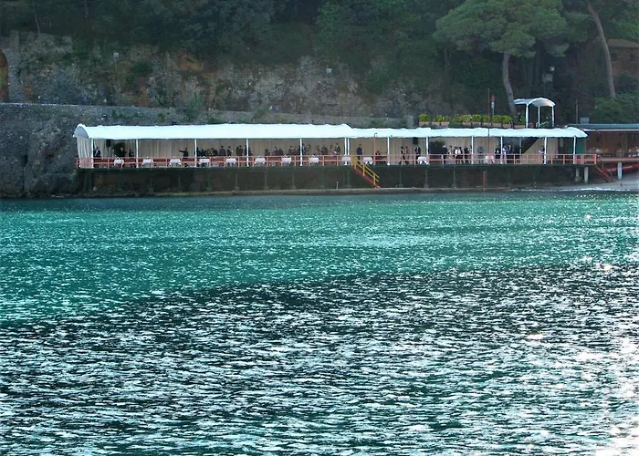 With A Stunning Sea View Pool Tennis Апартаменты Рапалло